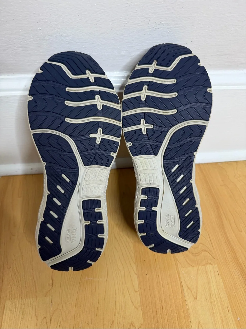 Brooks Transcend 7 Men’s Size 8.5 D Navy Blue Running Shoes